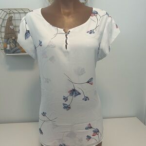 Short Sleeve, White, Lined Blouse with Flower Print. XXL